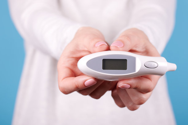 手持电子温度计。图片下载