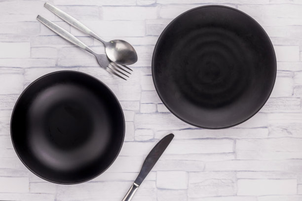 清空黑色盘子和厨具图片下载