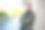 一个满脸胡须的凶残男子走在街上的肖像。图片下载