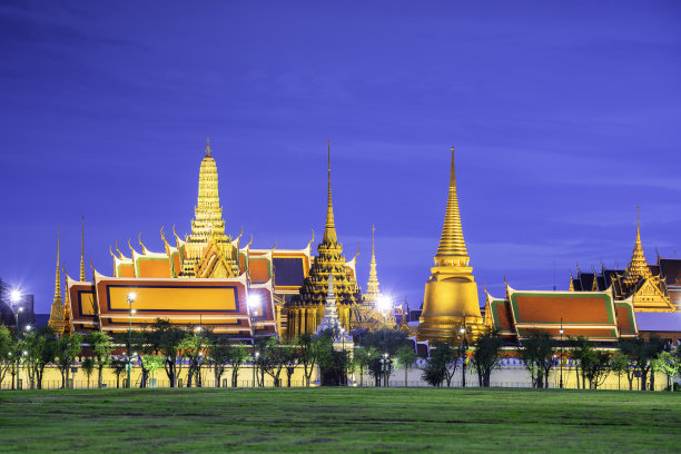 泰国曼谷玉寺的黄昏景色图片下载