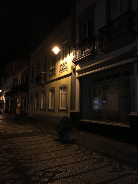 亚速尔群岛的夜间街景图片下载