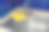 一股干净的水流进不锈钢水槽。图片下载