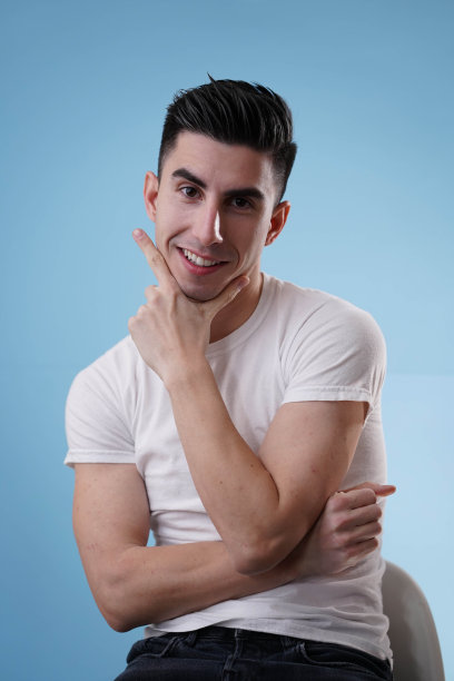 一个快乐英俊的男人的摄影图片下载