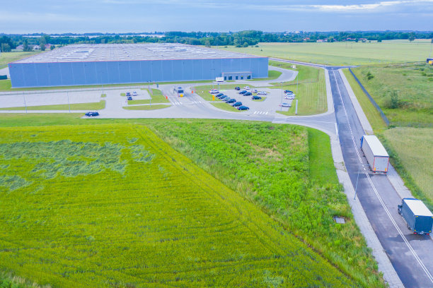 配送中心鸟瞰图，工业物流园区无人机摄影。图片下载