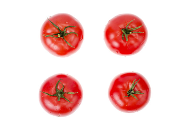 白色背景上成熟的红色湿西红柿。图片下载