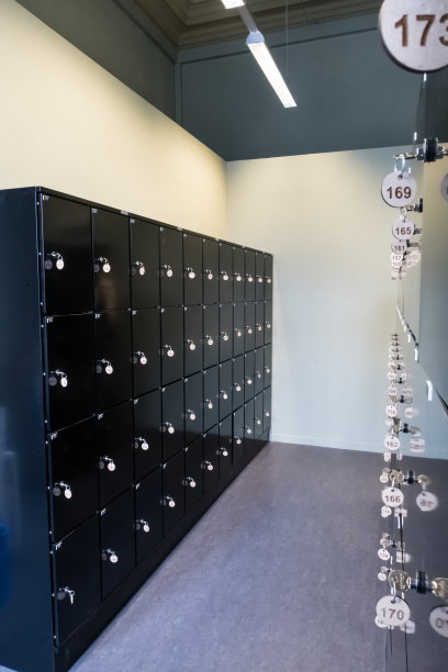 带钥匙的小橱柜图片下载