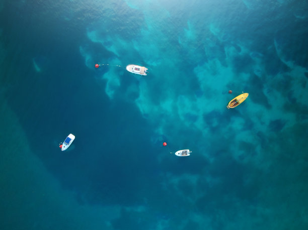 船在海上图片下载