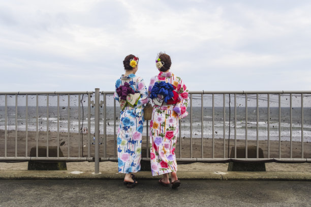 妇女在夏季和服图片下载