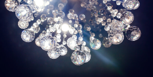 枝形吊灯下的元素图片下载