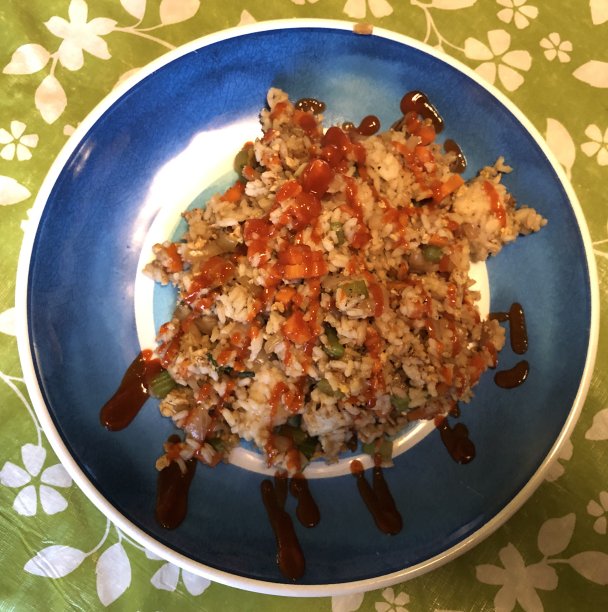 自制的中国米饭配辣椒酱图片下载