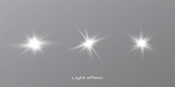 白色发光的光在透明的背景上爆炸。雷。透明的阳光，明亮的闪光。特殊镜头光晕效果。图片下载