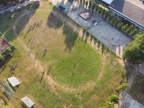 泰国学生在乡村公立学校锻炼图片下载