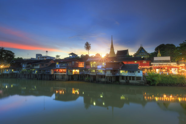 古老的海滨社区。泰国Chanthaburi老城海滨，地标与旧建筑村庄。图片下载