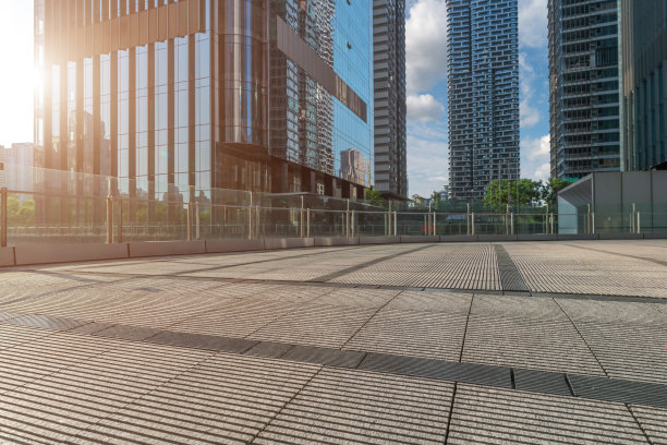 现代办公大楼前的空地图片下载