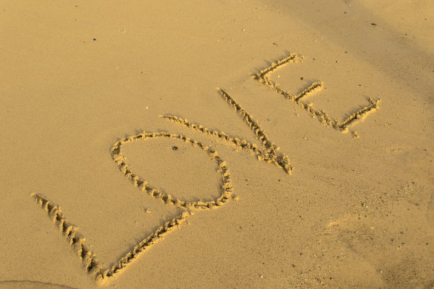 写在沙子上的爱的信息图片下载