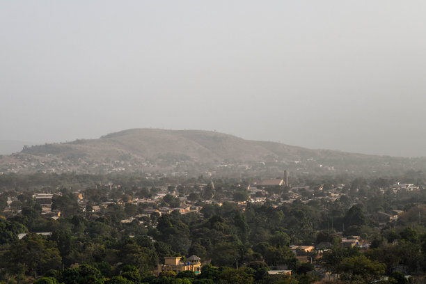 纳提亭沟村的景观图片下载