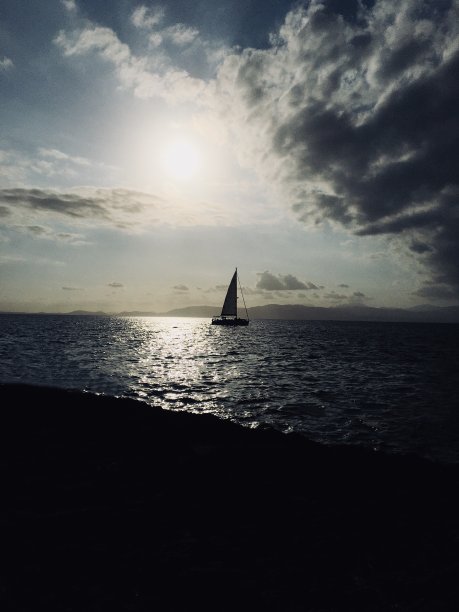 日落时分的帆船图片下载