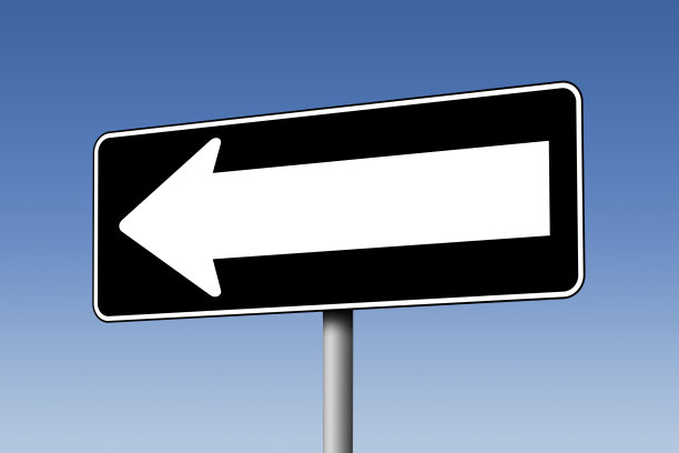 空的单向路标图片下载