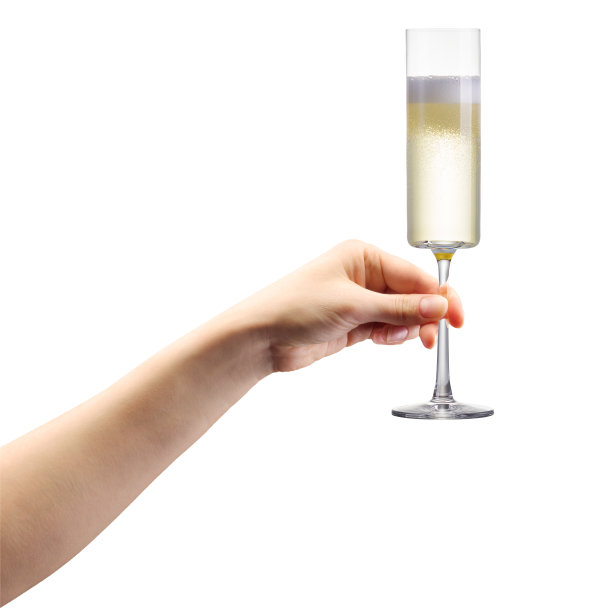 女人手捧着杯中孤立的起泡香槟。图片下载