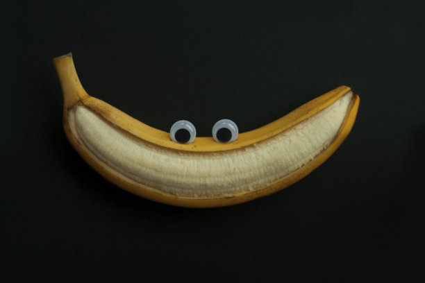 香蕉，玩具眼睛和微笑图片下载