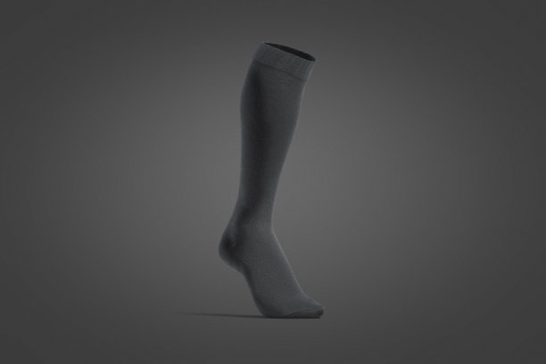 空白的黑色足球袜脚趾模型，黑色背景图片下载