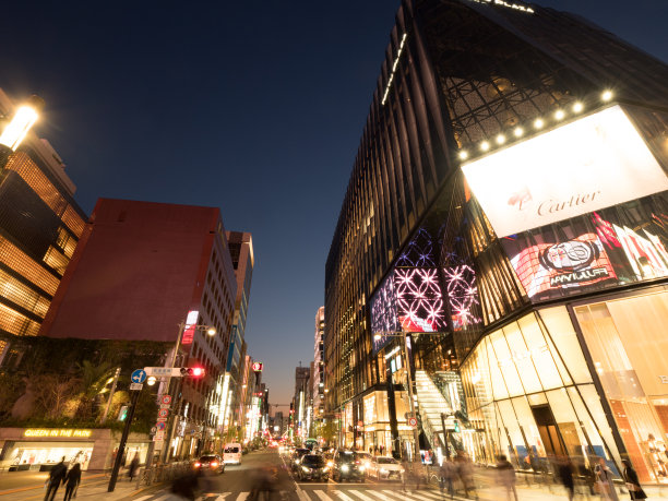 数寄屋桥在黄昏时分穿过银座图片下载