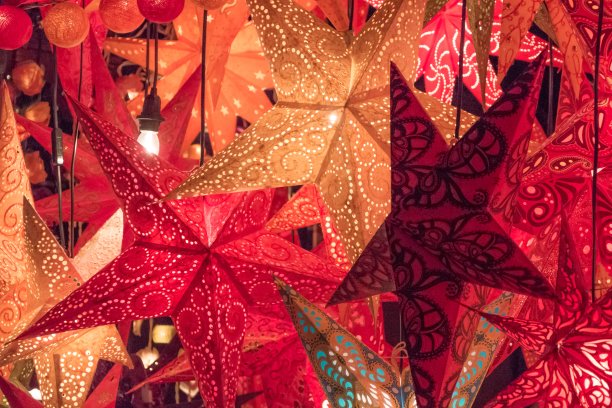 圣诞市集红、金、橙、星圣诞灯组图片下载