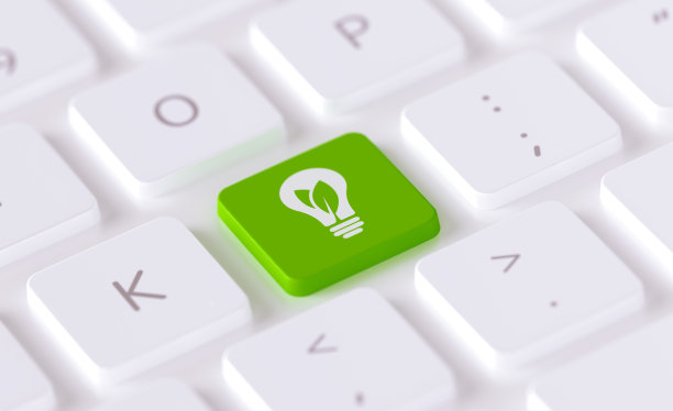 现代键盘与灯泡符号绘制绿色计算机键图片下载