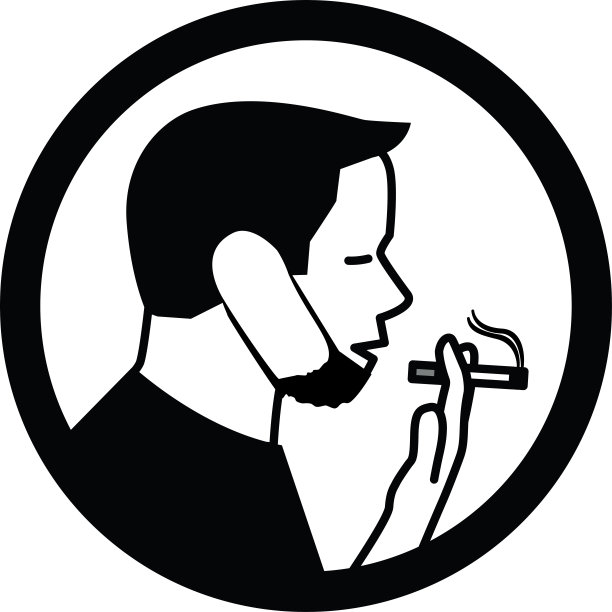 年轻男性戴着防护面罩吸烟图片下载