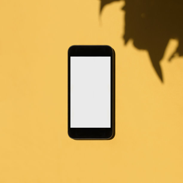 新的智能手机与空白屏幕空间隔离在黄色背景与阴影。平铺，俯视图。网络模拟。添加文本。图片下载