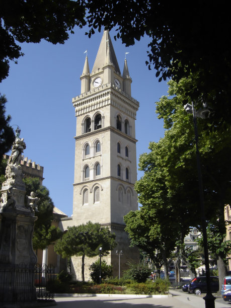 墨西拿大教堂的钟楼图片下载