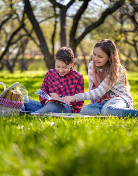 公园里的朋友图片下载