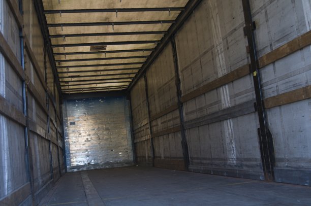 里面有辆卡车图片下载