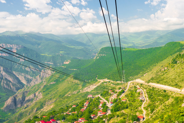 亚美尼亚，从通往塔特夫修道院的索道小屋眺望群山图片下载