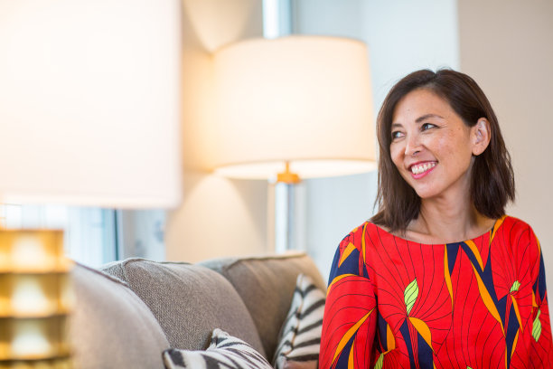 中年亚洲妇女。图片下载