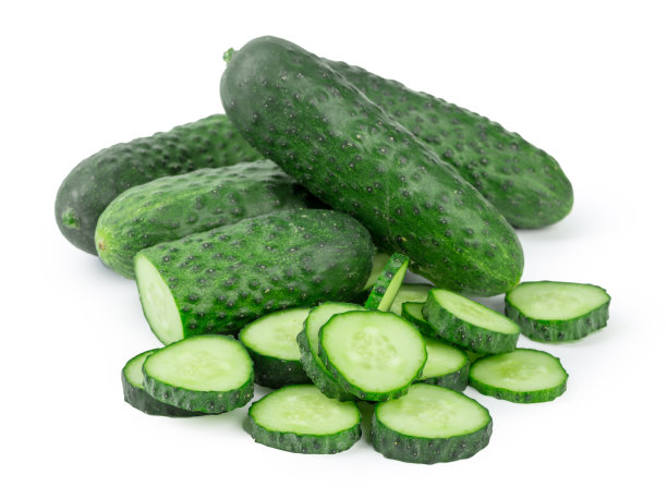 在白色背景上分离的黄瓜切片。有创意的照片图片下载