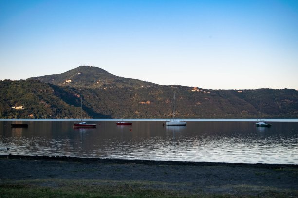 意大利冈多弗城堡湖图片下载