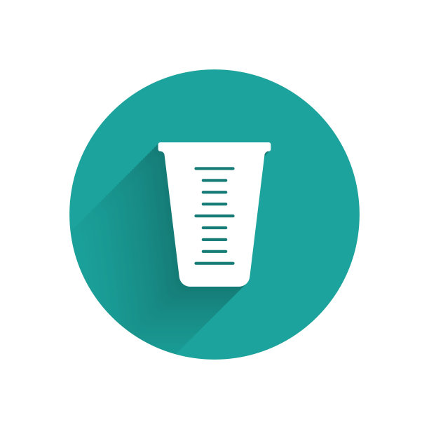 白色量杯测量干和液体食品图标孤立与长阴影。带柄的塑料刻度烧杯。绿色圆圈按钮。向量图片下载