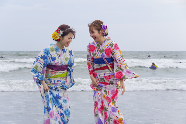 妇女在夏季和服图片下载