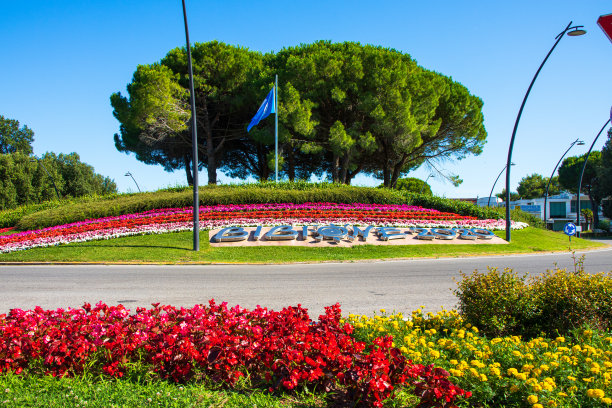 Bibione 2020 -欢迎Bibione标志在环岛进入城市图片下载