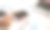 女商人将手机插入USB充电器。图片下载