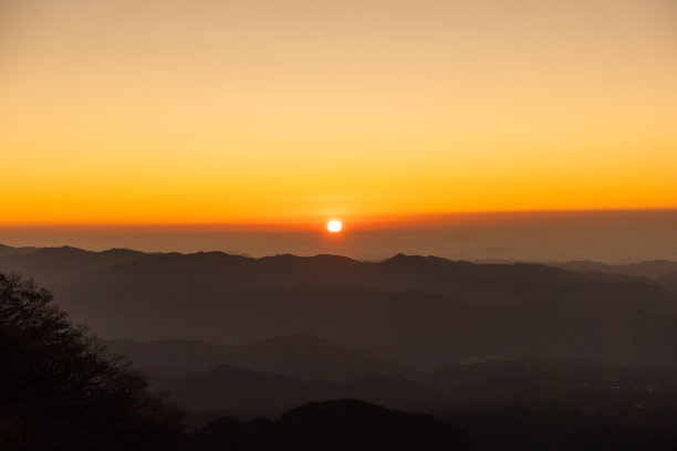 赤城山顶的日出图片下载
