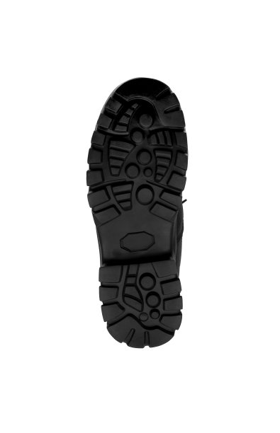 现代的山靴孤立在白色背景上。户外活动和旅行的鞋子。图片下载