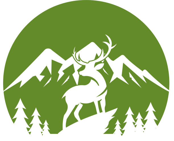 野鹿在森林山探险剪影图片下载