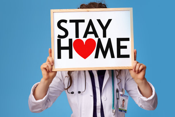 女医生手持空白板图片下载