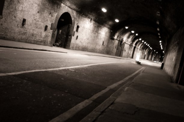 黑暗的隧道图片下载