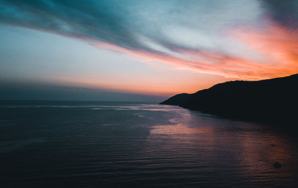 阿尔巴尼亚里维埃拉，加利海滩的日落。素材图片