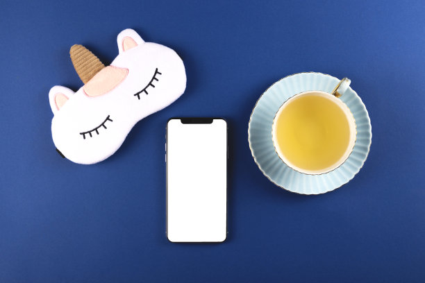 健康睡眠的科技。智能手机屏幕模型。睡眠的应用。图片下载