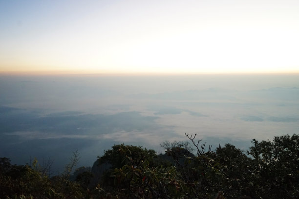 山顶日出的自然景观图片下载