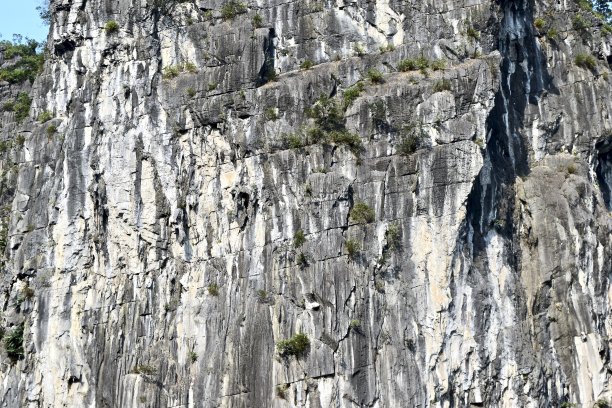 下龙湾的悬崖景色。图片下载